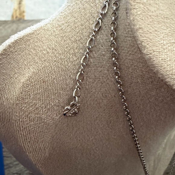 Swarovski Unique Flower Pendant Necklace Never Used - Picture 5 of 5